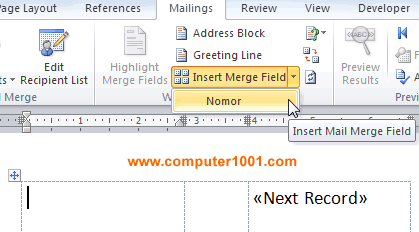 Sisipkan merge field pada label pertama Sisipkan merge field pada label pertama